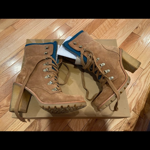 Used great condition Fabrice UGG boots laced with heels 👠 - Picture 2 of 4